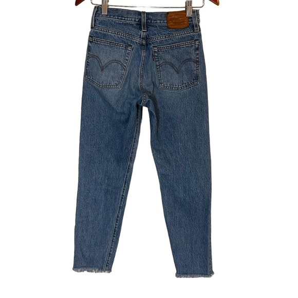 Levi's Wedgie Fit Women's Cut Off Ankle Jeans - Picture 8 of 15